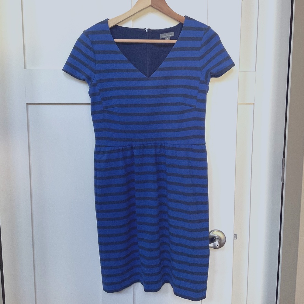 LL BEAN Signature size 6 Blue/Black Striped Short Dress with Pockets